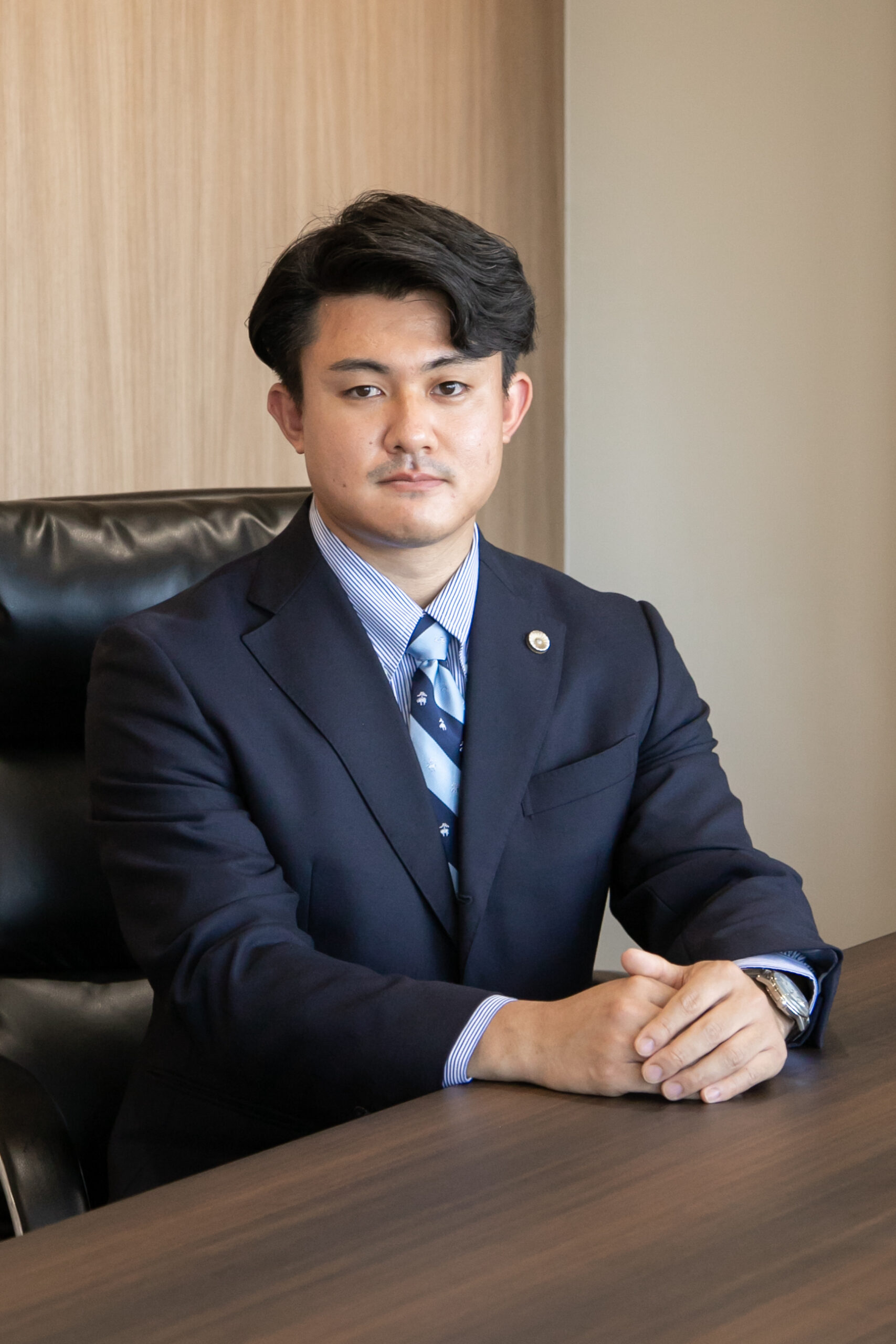 弁護士の顔写真1